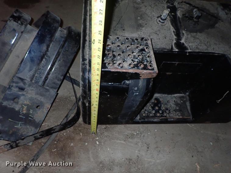 image for item FH9648 Fuel tanks, tires, and toolboxes