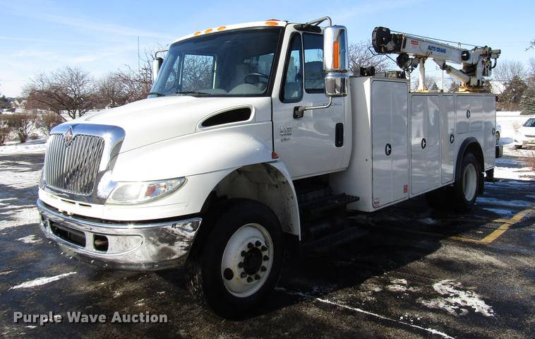 image for item FJ9607 2007 International 4400 service truck with crane