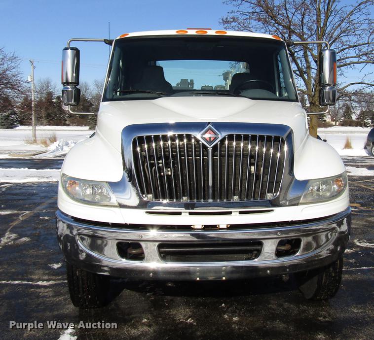 image for item FJ9607 2007 International 4400 service truck with crane