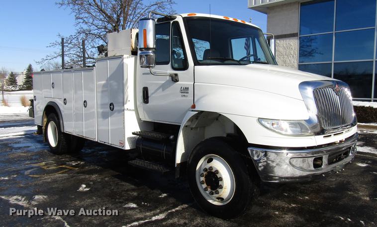 image for item FJ9607 2007 International 4400 service truck with crane