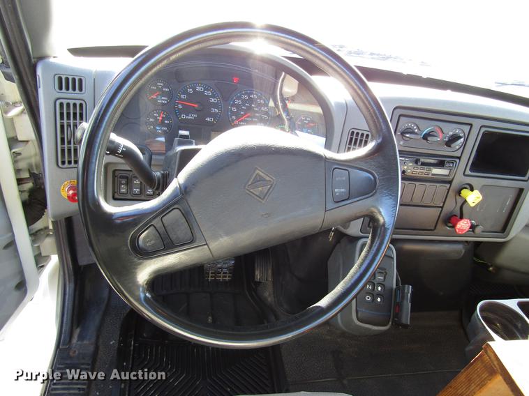 image for item FJ9607 2007 International 4400 service truck with crane