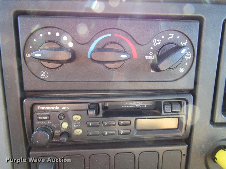 image for item FJ9607 2007 International 4400 service truck with crane