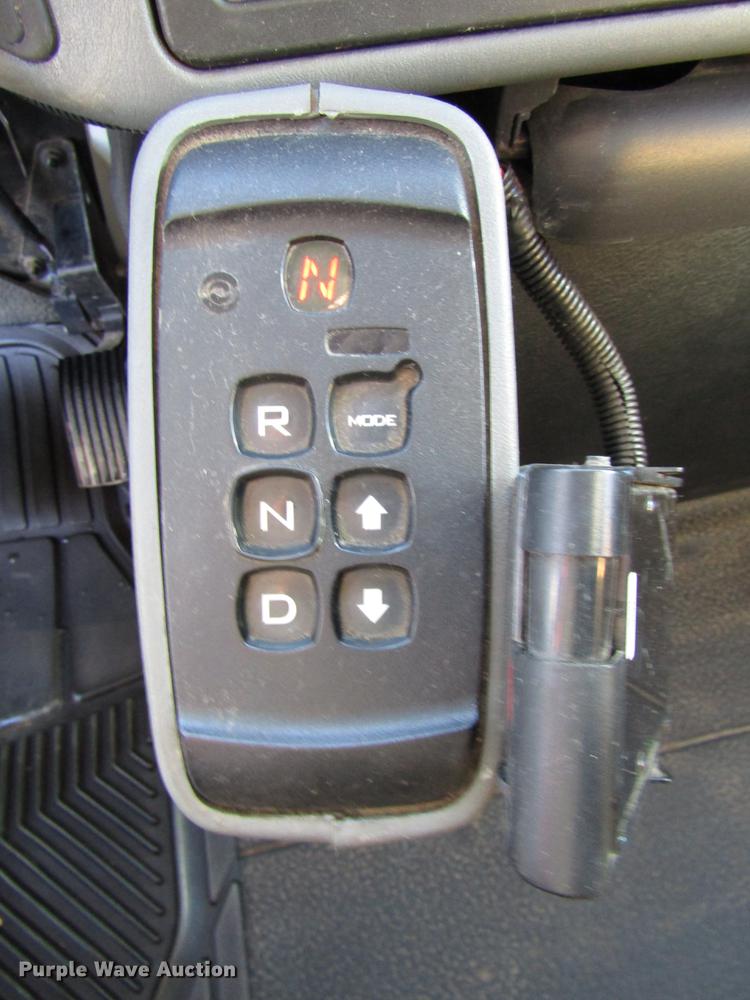 image for item FJ9607 2007 International 4400 service truck with crane