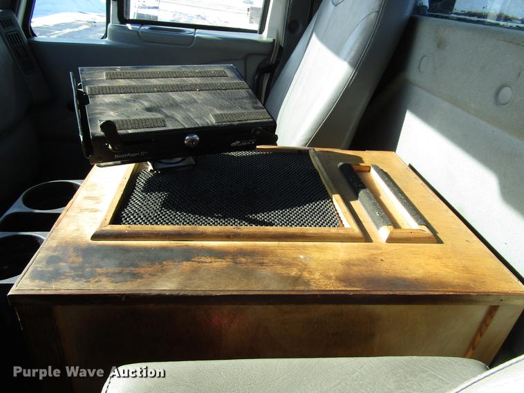 image for item FJ9607 2007 International 4400 service truck with crane