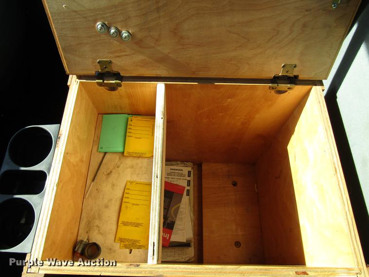 image for item FJ9607 2007 International 4400 service truck with crane