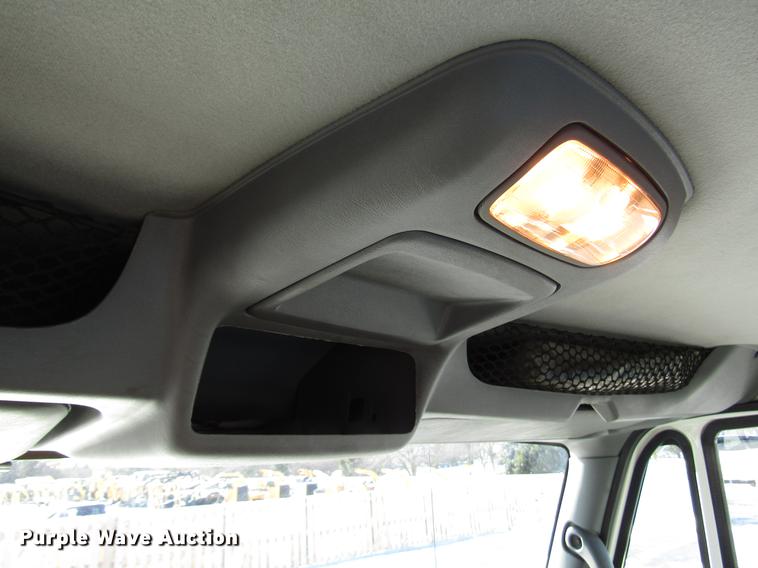 image for item FJ9607 2007 International 4400 service truck with crane