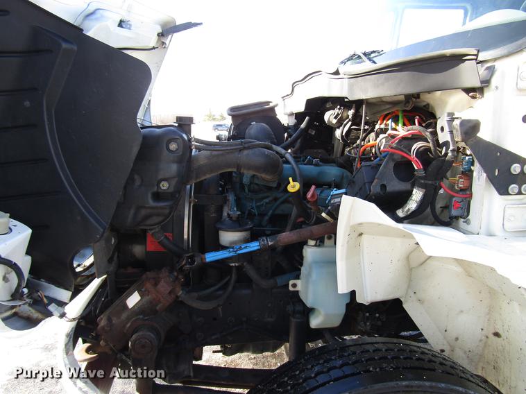 image for item FJ9607 2007 International 4400 service truck with crane