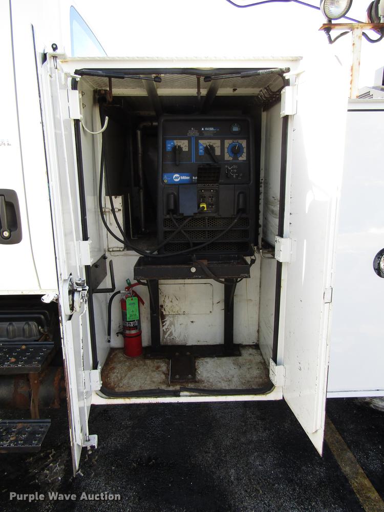 image for item FJ9607 2007 International 4400 service truck with crane