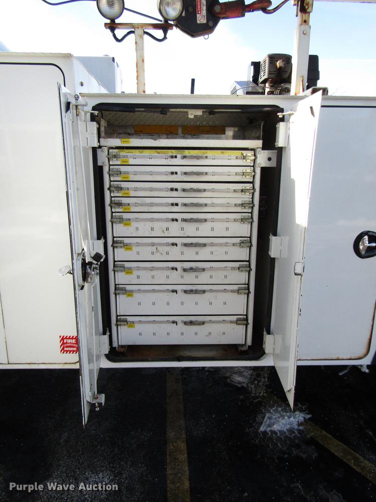 image for item FJ9607 2007 International 4400 service truck with crane