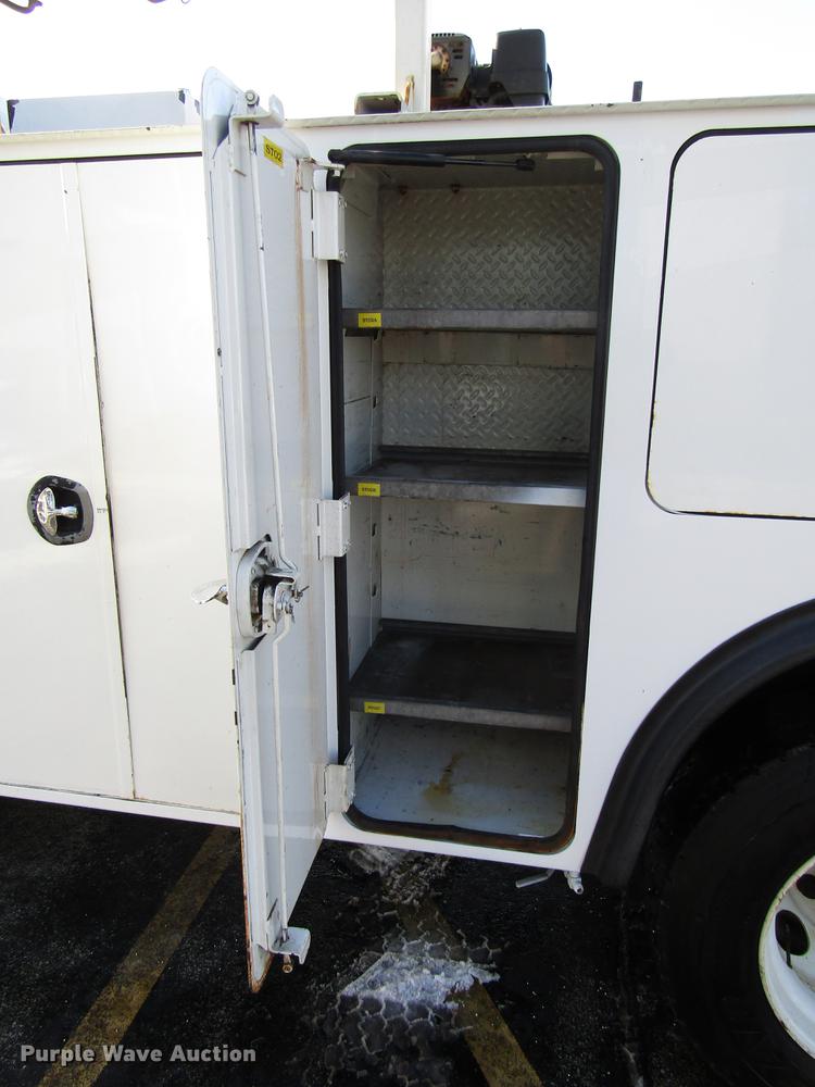 image for item FJ9607 2007 International 4400 service truck with crane