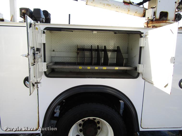 image for item FJ9607 2007 International 4400 service truck with crane