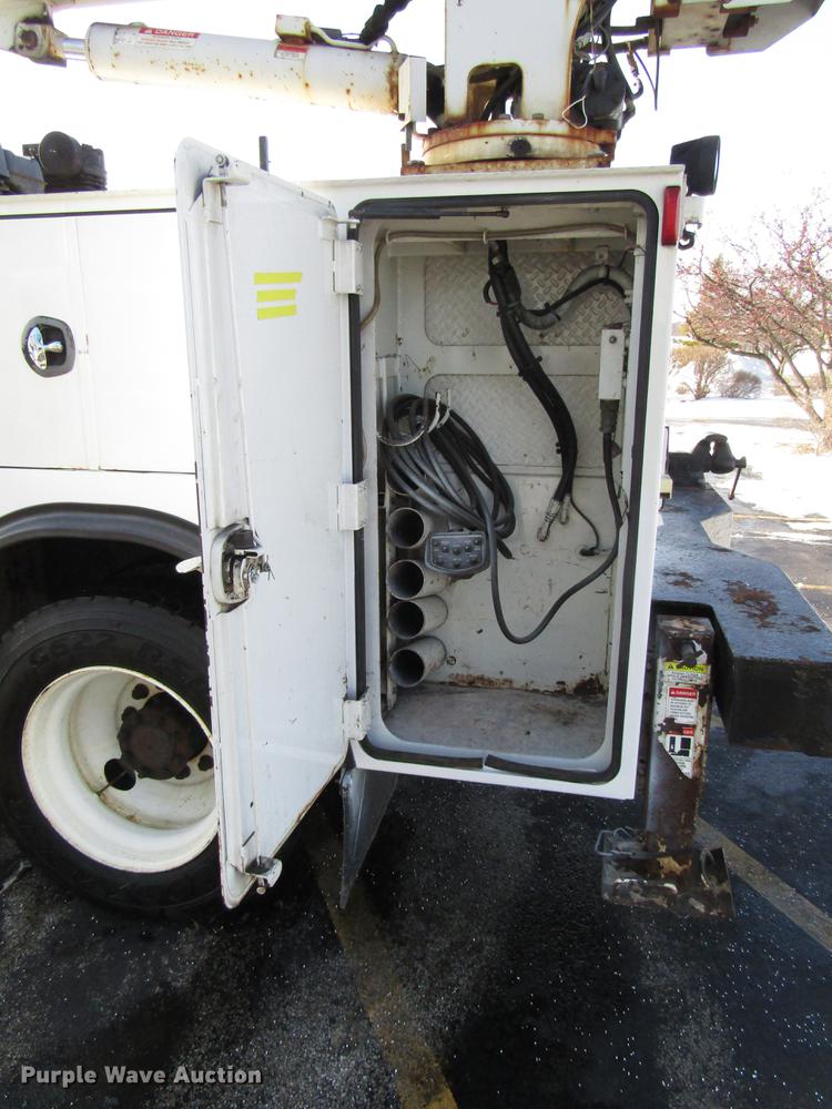 image for item FJ9607 2007 International 4400 service truck with crane