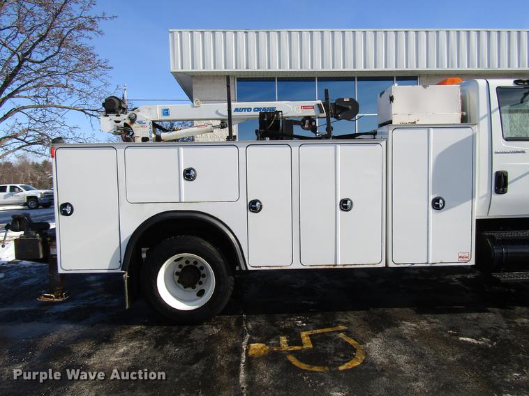 image for item FJ9607 2007 International 4400 service truck with crane