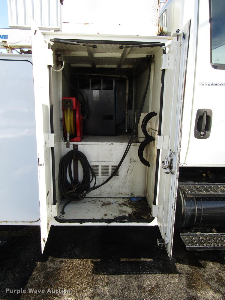 image for item FJ9607 2007 International 4400 service truck with crane