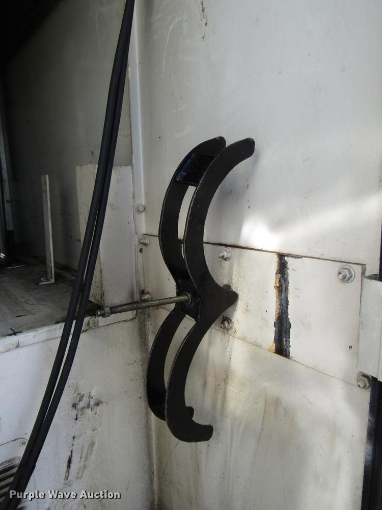 image for item FJ9607 2007 International 4400 service truck with crane