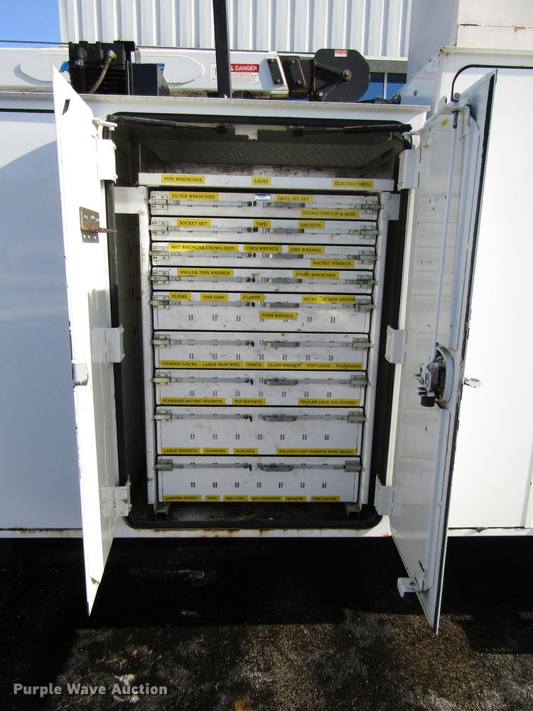 image for item FJ9607 2007 International 4400 service truck with crane