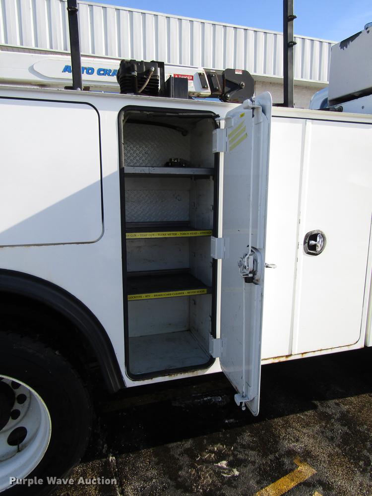 image for item FJ9607 2007 International 4400 service truck with crane