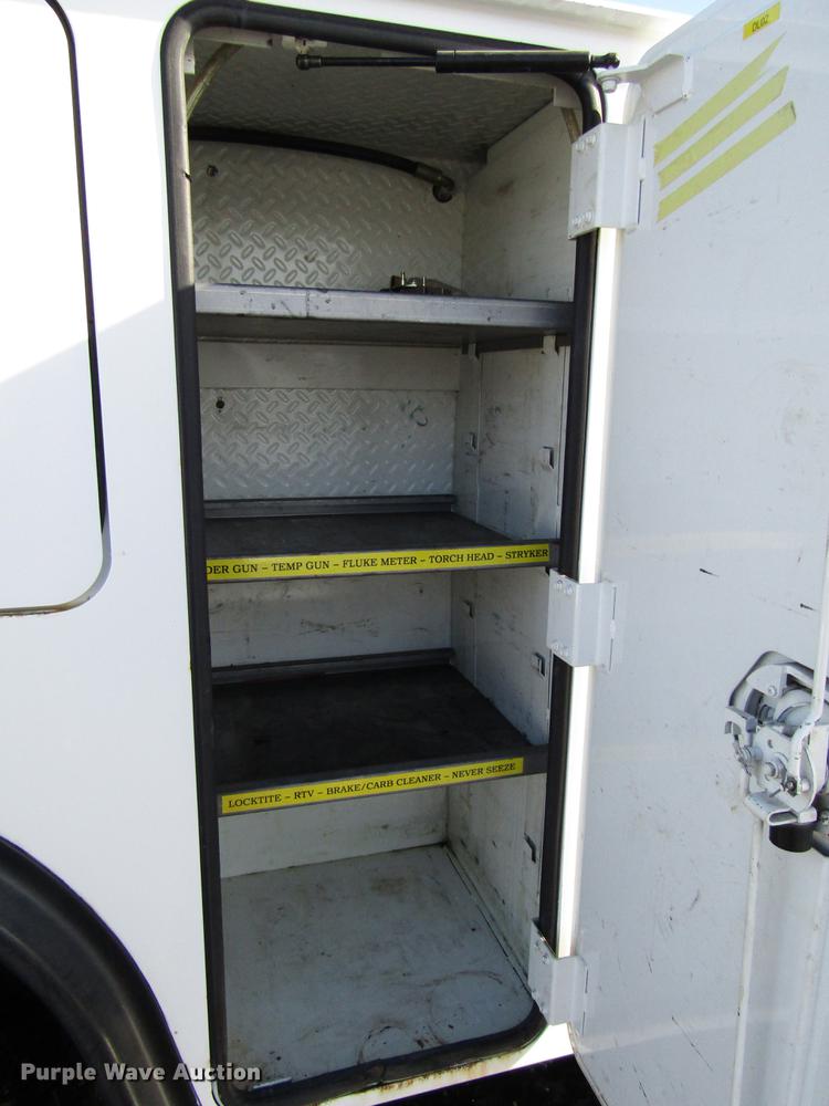 image for item FJ9607 2007 International 4400 service truck with crane