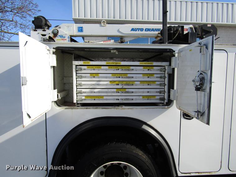 image for item FJ9607 2007 International 4400 service truck with crane