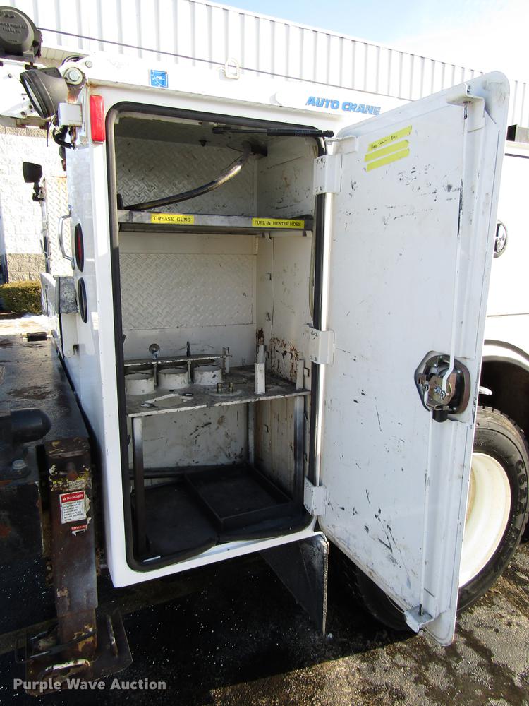 image for item FJ9607 2007 International 4400 service truck with crane