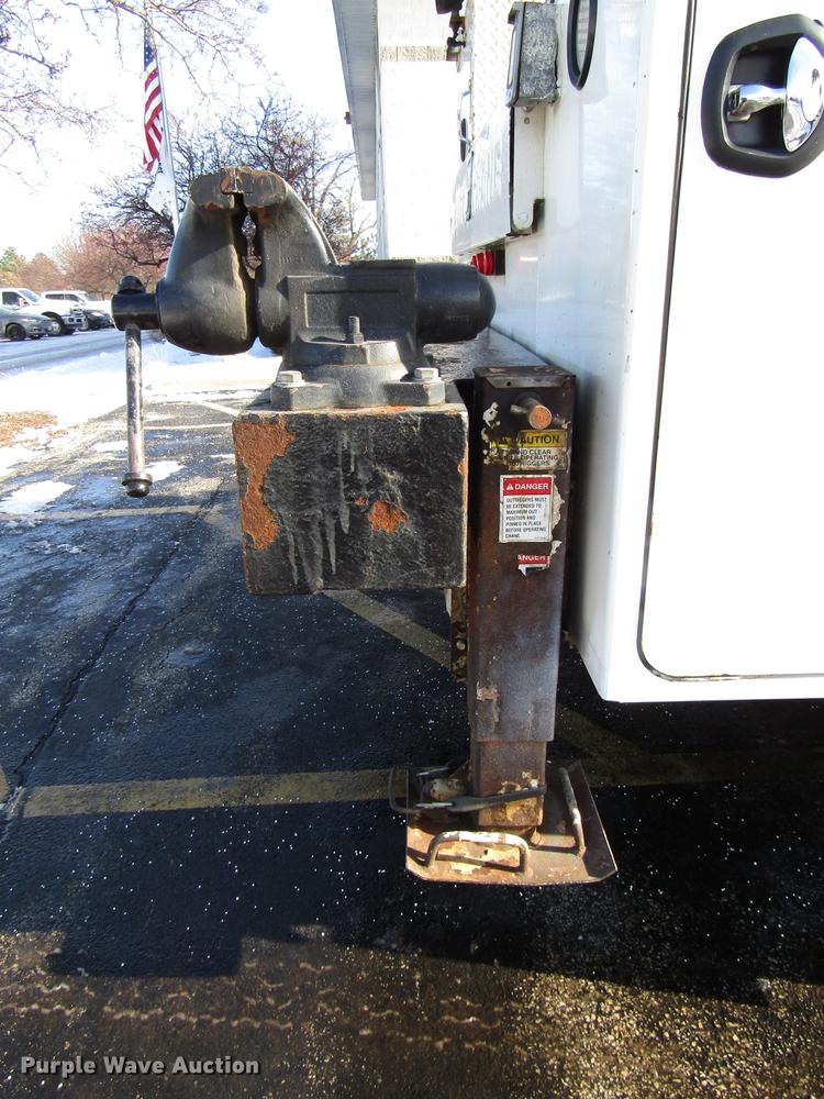 image for item FJ9607 2007 International 4400 service truck with crane