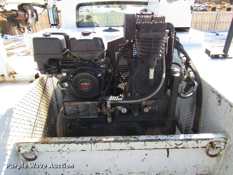 image for item FJ9607 2007 International 4400 service truck with crane