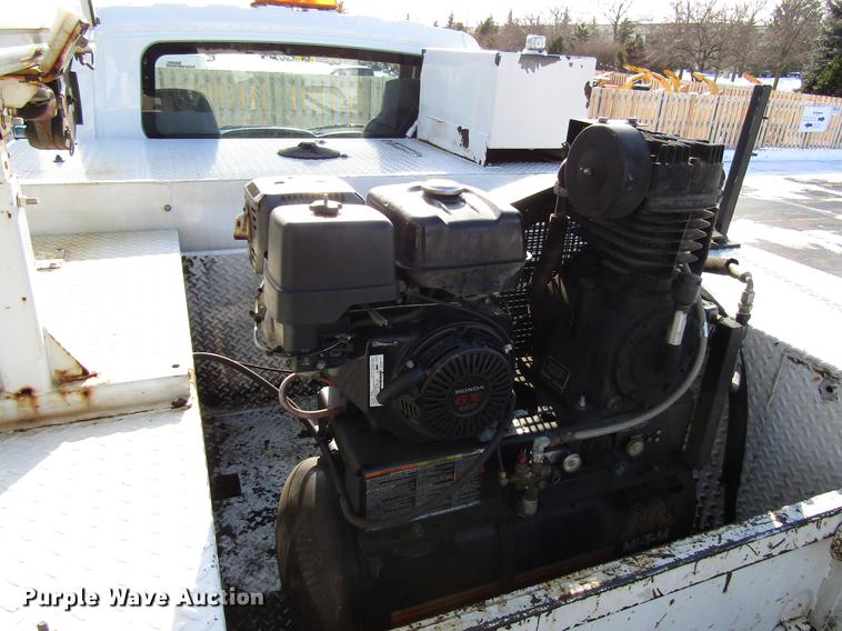 image for item FJ9607 2007 International 4400 service truck with crane