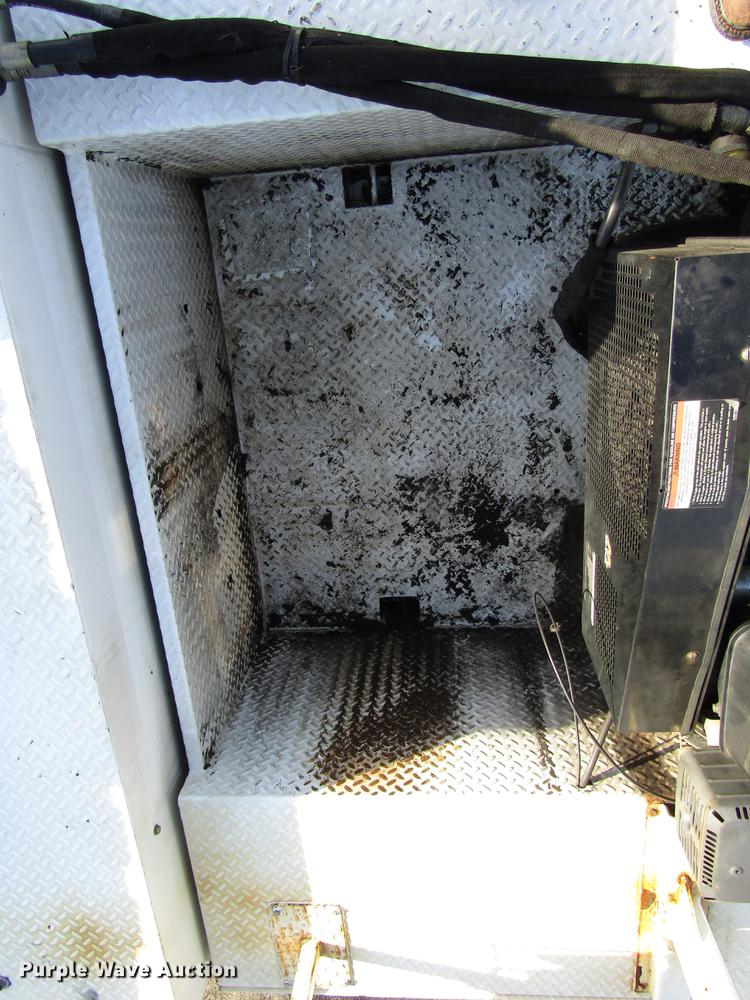 image for item FJ9607 2007 International 4400 service truck with crane