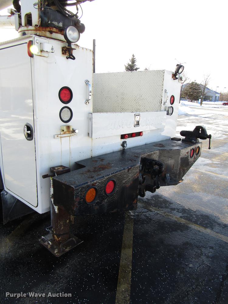 image for item FJ9607 2007 International 4400 service truck with crane