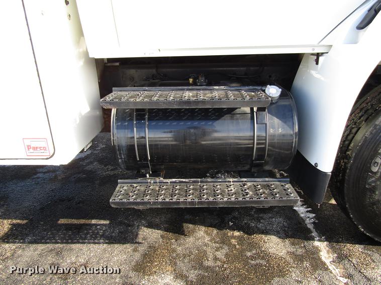 image for item FJ9607 2007 International 4400 service truck with crane