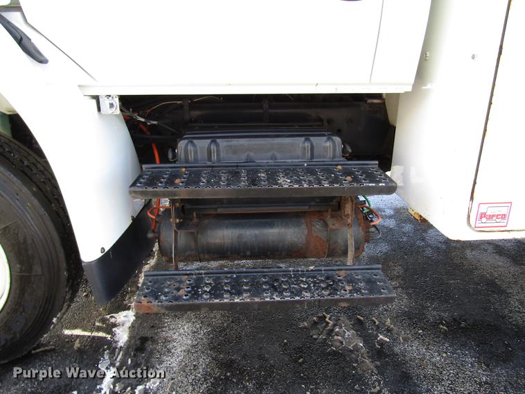 image for item FJ9607 2007 International 4400 service truck with crane