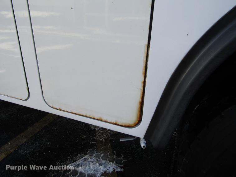 image for item FJ9607 2007 International 4400 service truck with crane