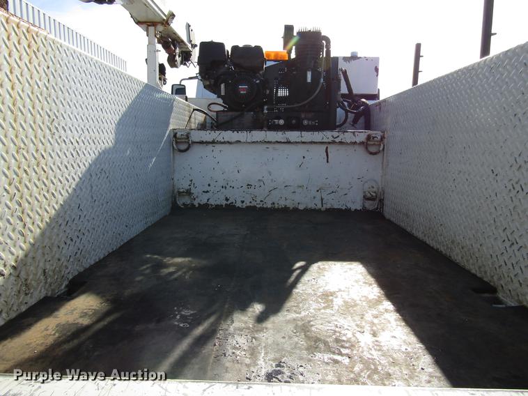 image for item FJ9607 2007 International 4400 service truck with crane