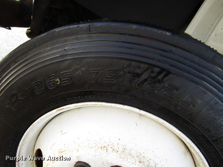 image for item FJ9607 2007 International 4400 service truck with crane