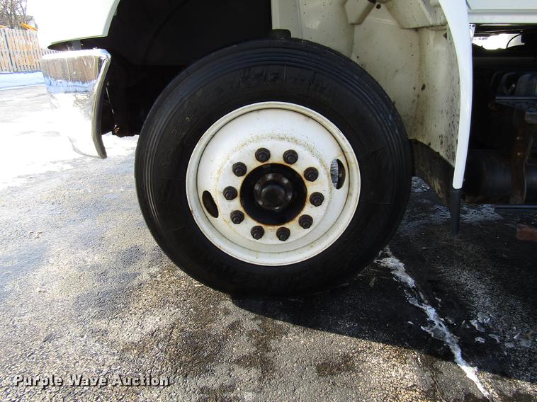 image for item FJ9607 2007 International 4400 service truck with crane