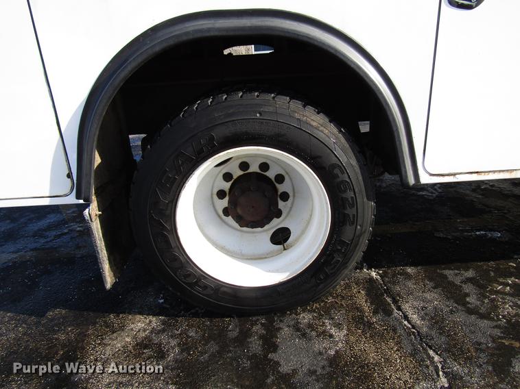 image for item FJ9607 2007 International 4400 service truck with crane