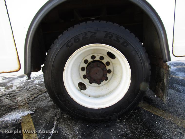 image for item FJ9607 2007 International 4400 service truck with crane