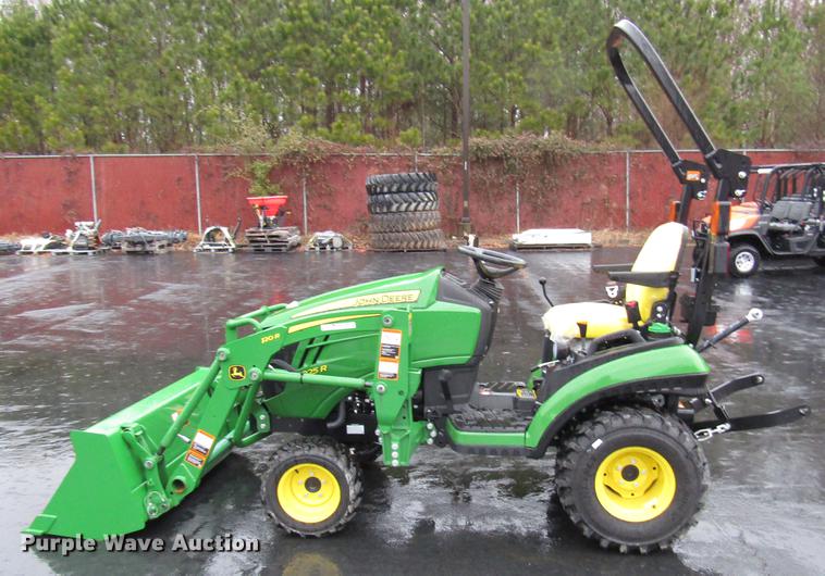 image for item FJ9609 2018 John Deere 1025R MFWD tractor