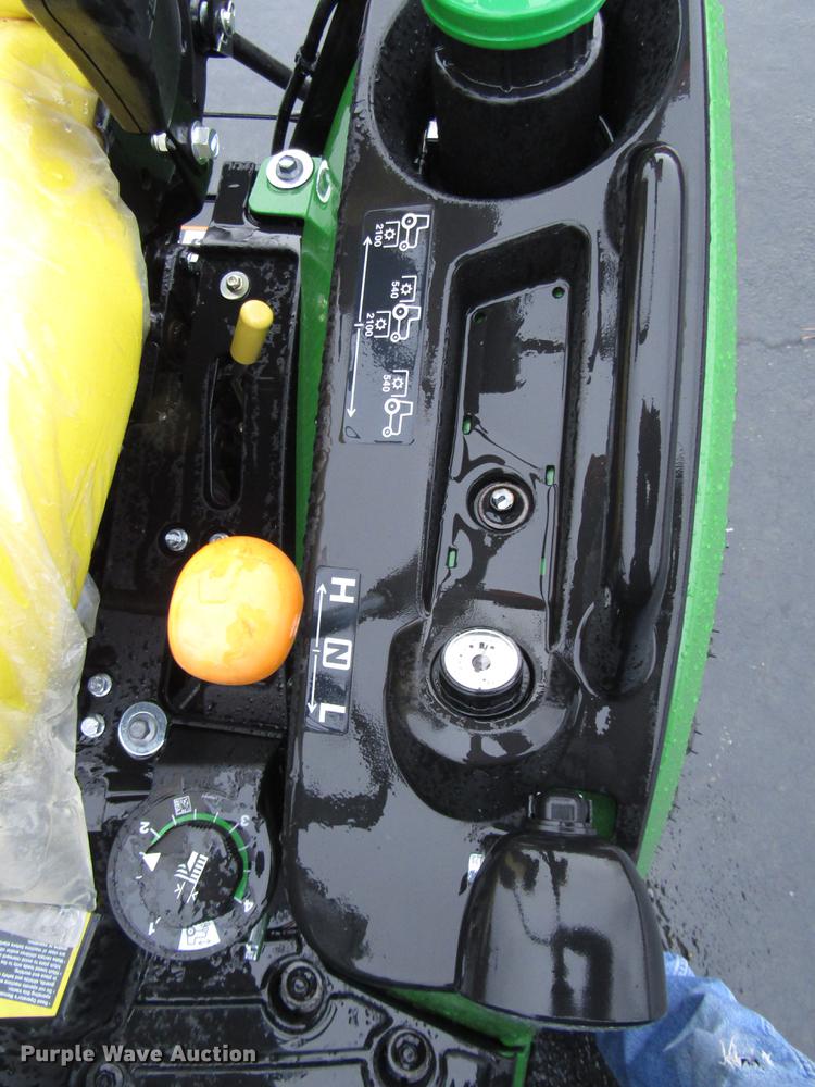 image for item FJ9609 2018 John Deere 1025R MFWD tractor