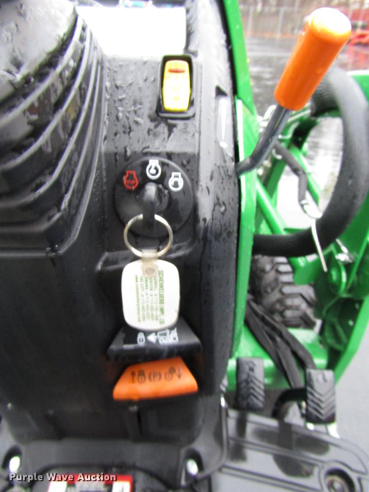 image for item FJ9609 2018 John Deere 1025R MFWD tractor