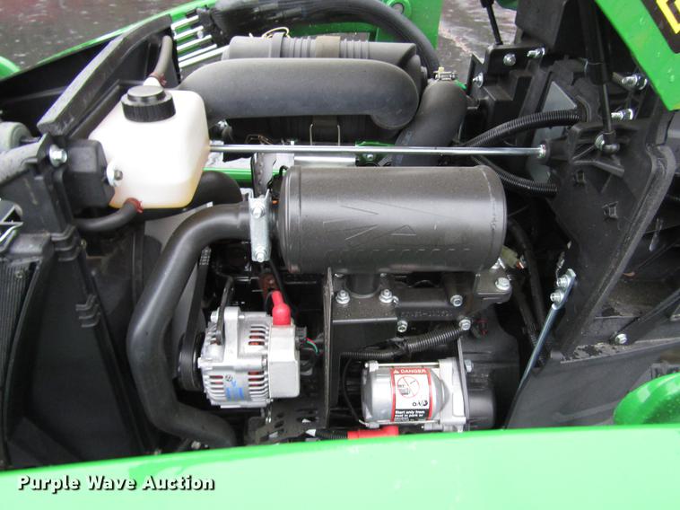 image for item FJ9609 2018 John Deere 1025R MFWD tractor