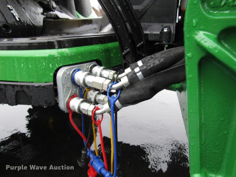 image for item FJ9609 2018 John Deere 1025R MFWD tractor