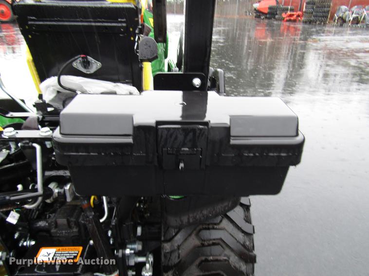 image for item FJ9609 2018 John Deere 1025R MFWD tractor