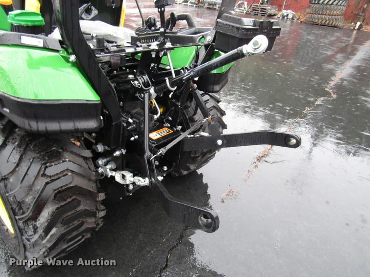 image for item FJ9609 2018 John Deere 1025R MFWD tractor