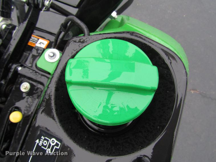 image for item FJ9609 2018 John Deere 1025R MFWD tractor