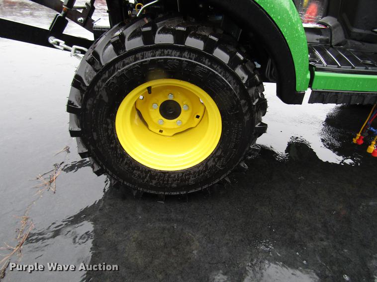 image for item FJ9609 2018 John Deere 1025R MFWD tractor