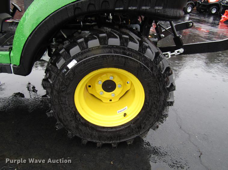 image for item FJ9609 2018 John Deere 1025R MFWD tractor
