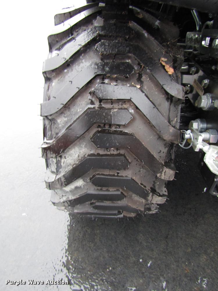 image for item FJ9609 2018 John Deere 1025R MFWD tractor