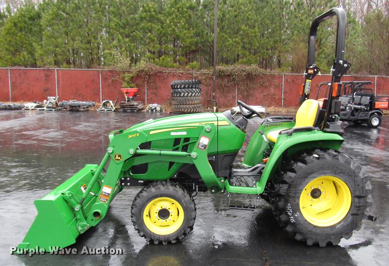 image for item FJ9610 2017 John Deere 3025E MFWD tractor