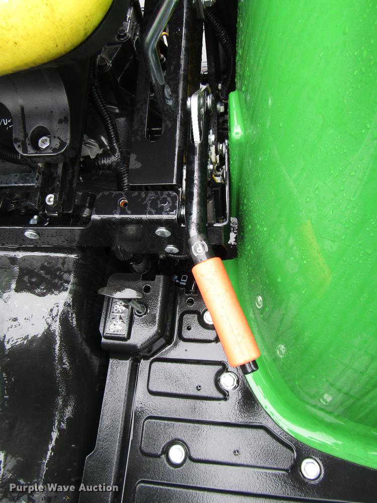 image for item FJ9610 2017 John Deere 3025E MFWD tractor